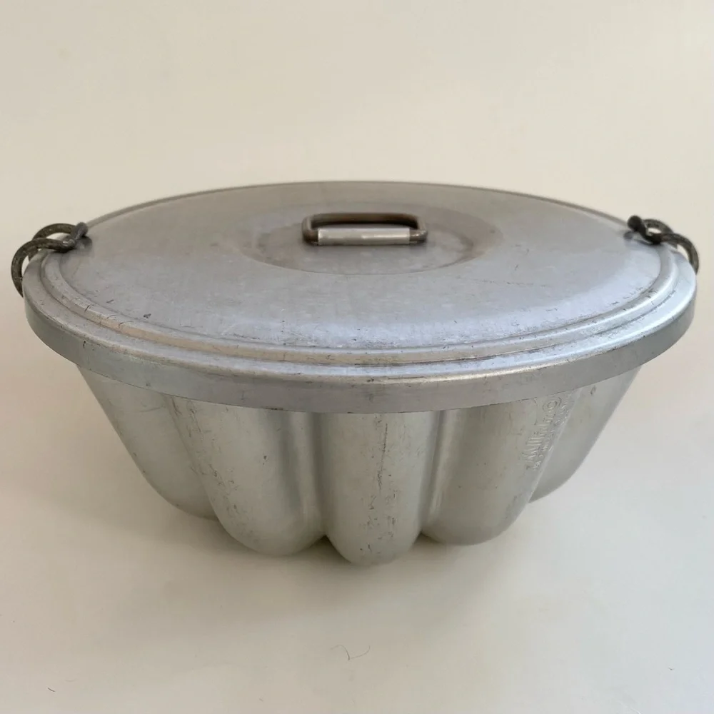 Vintage Mirro Jello Mold with Locking Lid Domed Fluted Pudding